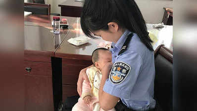 चीन की महिला पुलिसकर्मी की ब्रेस्टफीडिंग की फोटो वायरल