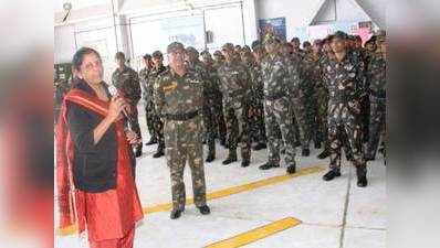 रक्षा मंत्री सीतारमण ने सियाचिन में सैनिकों के साथ दशहरा मनाया