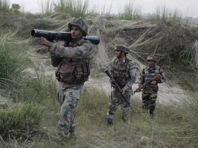 कश्मीर में दिन में घुसपैठ की दो कोशिशें नाकाम, 3 आतंकी ढेर