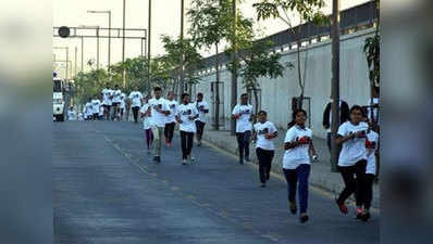 स्वच्छता मैराथन दौड़: मेरठ में टी-शर्ट के लिए छीनाझपटी