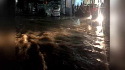 हैदराबाद में भारी बारिश के बाद बाढ़ जैसे हालात, भेजी गई मदद