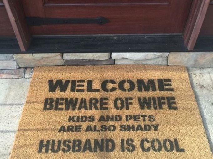 हज्बंड कूल है, बीवी और कुत्तों से सावधान