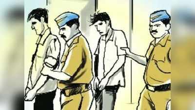 पुलिस ने कराई हाई टेक जुआ खेलने वाले जुआरियों की परेड