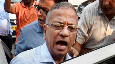 BHU violence probe: Clean chit given to VC GC Tripathi, students protest 