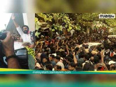 പൂവിട്ട് പൂജിച്ച് നമ്മൾ അയാളെ ആരാധിക്കുമ്പോള്‍!!!