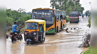 ತುಂಬಿ ಹರಿದ ಹಳ್ಳಕೊಳ್ಳ