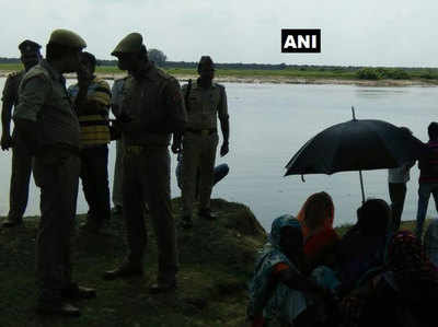 गोरखपुर में नाव पलटने से 6 वर्ष की बच्ची समेत चार महिलाओं की मौत