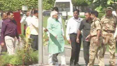 Corruption case: Lalu Prasad appears before CBI for questioning 