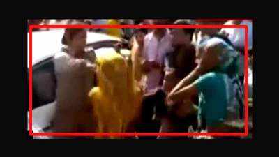 On tape: Lady SI slaps another woman in Aligarh 
