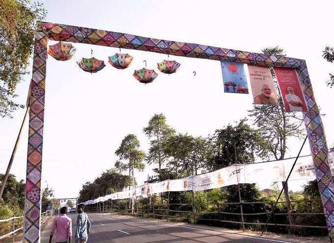 ಮೋದಿ ಸ್ವಾಗತಕ್ಕೆ ಶೃಂಗಾರಗೊಂಡ ವಡ್ನಾಗರ