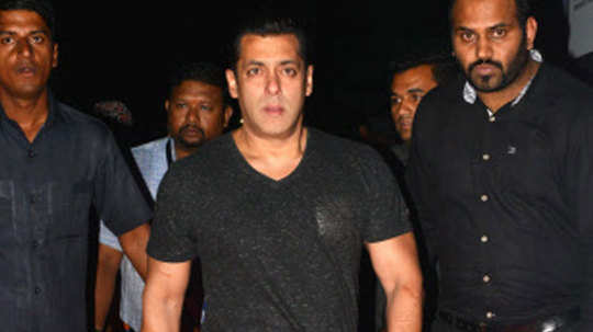 Zubair files police complaint against Salman Khan