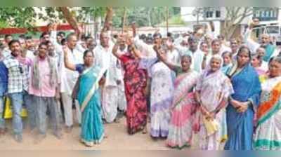 ಪರಿಹಾರಕ್ಕೆ ಸಂತ್ರಸ್ತರ ಹೋರಾಟ, ಪ್ರತಿಭಟನೆ