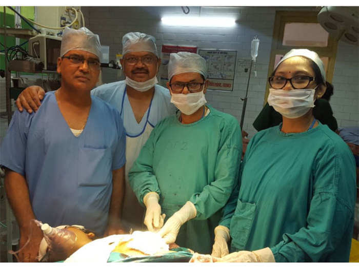 पिंकी की सर्जरी करने वाली डॉक्टरों की टीम