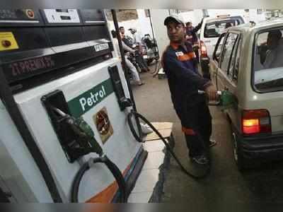 गुजरात के बाद महाराष्ट्र ने भी घटाए पेट्रोल-डीजल के दाम, पेट्रोल ₹2 और डीजल ₹1 सस्ता