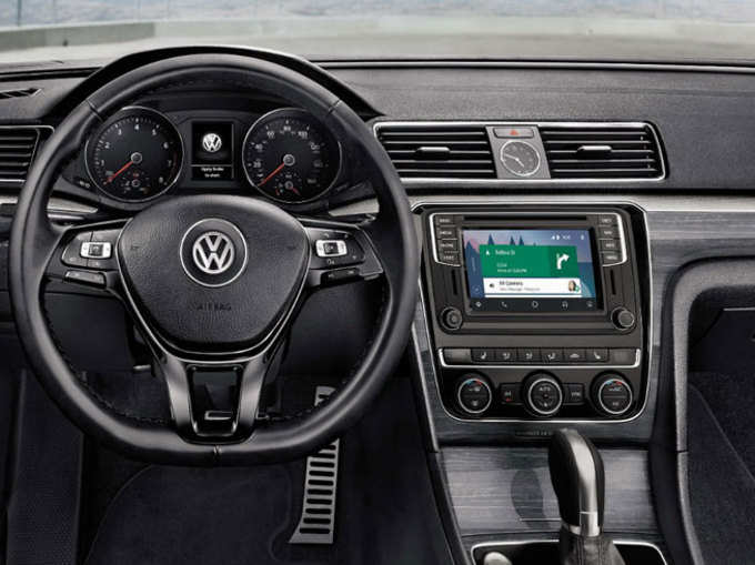 Infotainment System with touchscreen