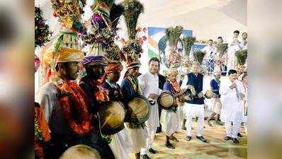 गुजरात: जब आदिवासियों के साथ नाचे राहुल गांधी