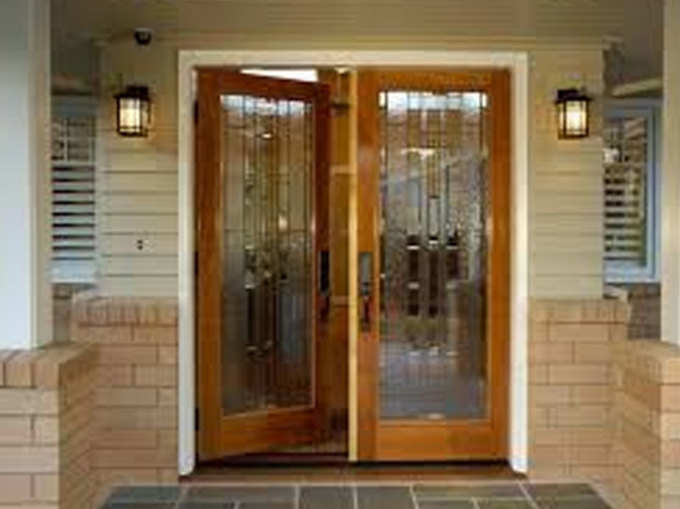 घर में कितने होने चाहिए मुख्य द्वार