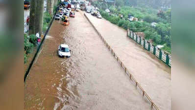 बेंगलुरु में मूसलाधार बारिश, तीन मरे, दो बहे