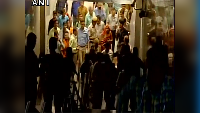 बाराखम्भा मेट्रो स्टेशन पर अटकी लिफ्ट, 3 लोग फंसे