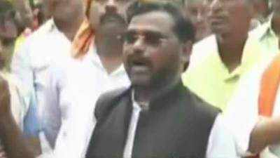 BJP MP caught on camera shaming UP cops 