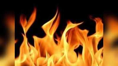 आग में जलकर महिला समेत 2 बच्चों की मौत