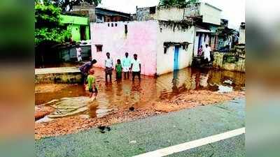 ಮಳೆ ಆರ್ಭಟಕ್ಕೆ ಜನ ತತ್ತರ