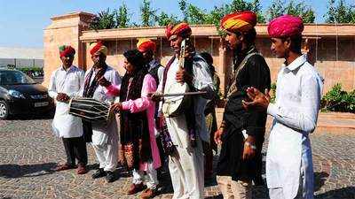 Jaipur: Langa Manganiyar community holds musical protest at Amar Jawan Jyoti 