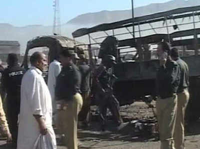 पुलिस वाहन के पास बम विस्फोट, 7 पुलिसवालों की मौत, 22 घायल