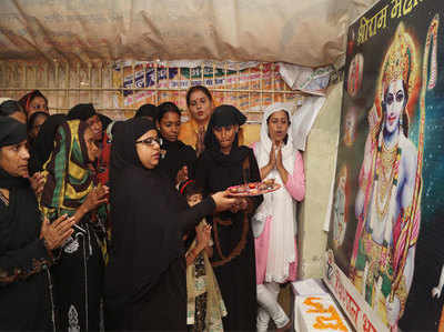मुस्लिम महिलाओं ने की भगवान राम की आरती, उर्दू में हुआ हनुमान चालीसा का पाठ
