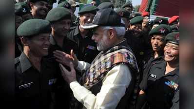 सैनिकों के साथ दिवाली मनाने को जम्मू-कश्मीर के गुरेज सेक्टर पहुंचे पीएम नरेंद्र मोदी