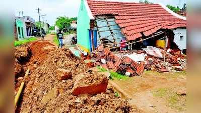 ಒಳಚರಂಡಿ ಅವಾಂತರ; ವಾಸದ ಮನೆಯೇ ಜಖಂ