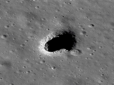 चांद पर मिली 50 किलोमीटर लंबी गुफा