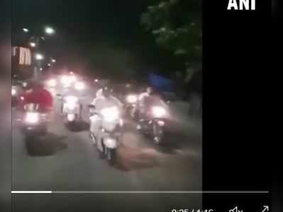 झारखंड: दिवाली की रात बिना हेल्मेट स्कूटी चलाते दिखे सीएम रघुबर दास