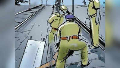 यूपी में रेलवे ट्रैक पर मिली किशोर की लाश, हत्या का आरोप