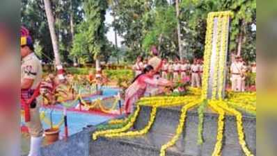 ಹುತಾತ್ಮ ಪೊಲೀಸ್‌ ಸಿಬ್ಬಂದಿಗೆ ನಮನ