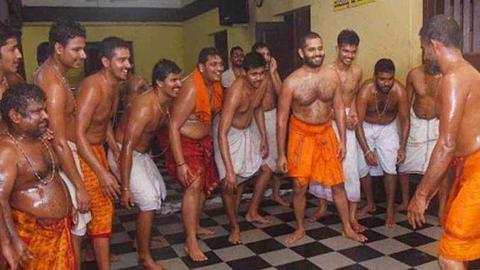 Watch: Monks play kabaddi at Krishna Mutt in Udupi 