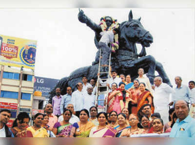 ಚೆನ್ನಮ್ಮ ಳ ಸಾಹಸ ಅನುಕರಣೀಯ