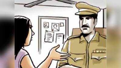 छेड़छाड़ की शिकायत करने पर पुलिस ने बनाया चरित्रहीन