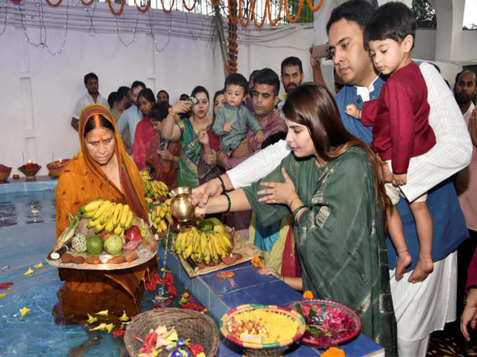 पूर्व मुख्यमंत्री राबड़ी देवी ने भी दिया अर्घ्य