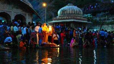 Chhath puja fever grips India, devotees throng holy rivers to offer prayers 