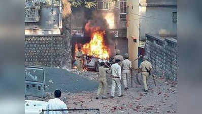 दाहोद: भीड़ ने थाने पर किया पथराव-आगजनी, पुलिस फायरिंग में 1 की मौत