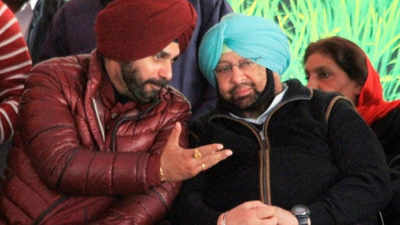 Punjab CM Captain Amarinder Singh bats for Majithia, Navjot Singh Sidhu opposes him 