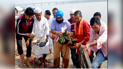 हिंदुओं और मुस्लिमों ने मिलकर साफ किए इलाहाबाद के घाट