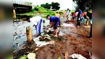 ಯುವಕರಿಂದ ಮಾರ್ಕಂಡೇಯ ನದಿ ಸ್ವಚ್ಛತೆ