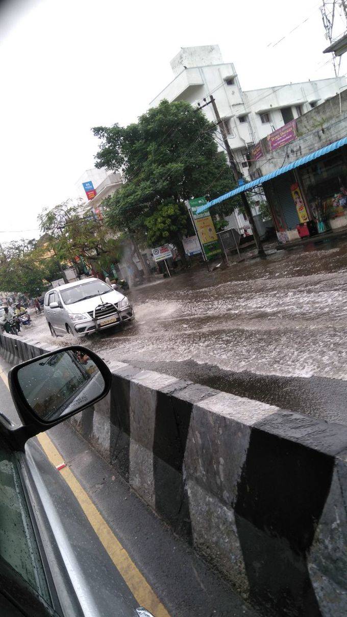 ஒரு நாள் மழைக்கே தாங்காத சென்னை !