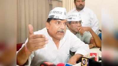 AAP नेता संजय सिंह पर लगाया पैसे लेने का आरोप, हंगामा
