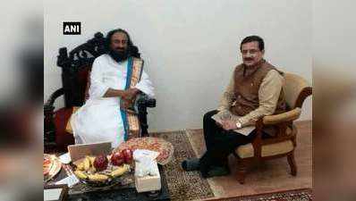 अयोध्या में मंदिर पर सुलह की कोशिश: श्री श्री रविशंकर और शिया वक्फ बोर्ड चीफ से हुई एक घंटे तक बात