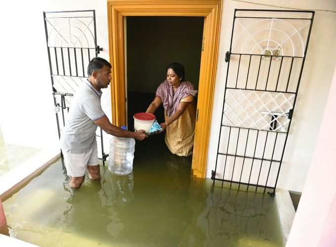 ஒரு நாள் மழைக்கே தாங்காத சென்னை !