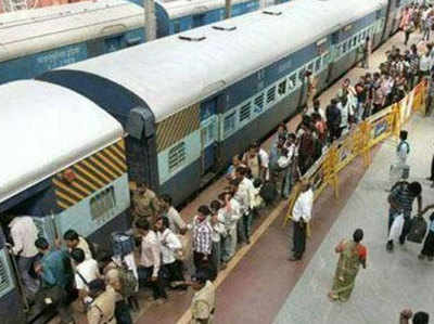 बिना कर्मचारी रेलवे टिकट काउंटर, 1000 लोगों ने बिना टिकट की यात्रा