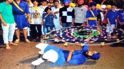 Ahead of Guru Nanak Jayanti, Sikhs take out procession in Mumbai 